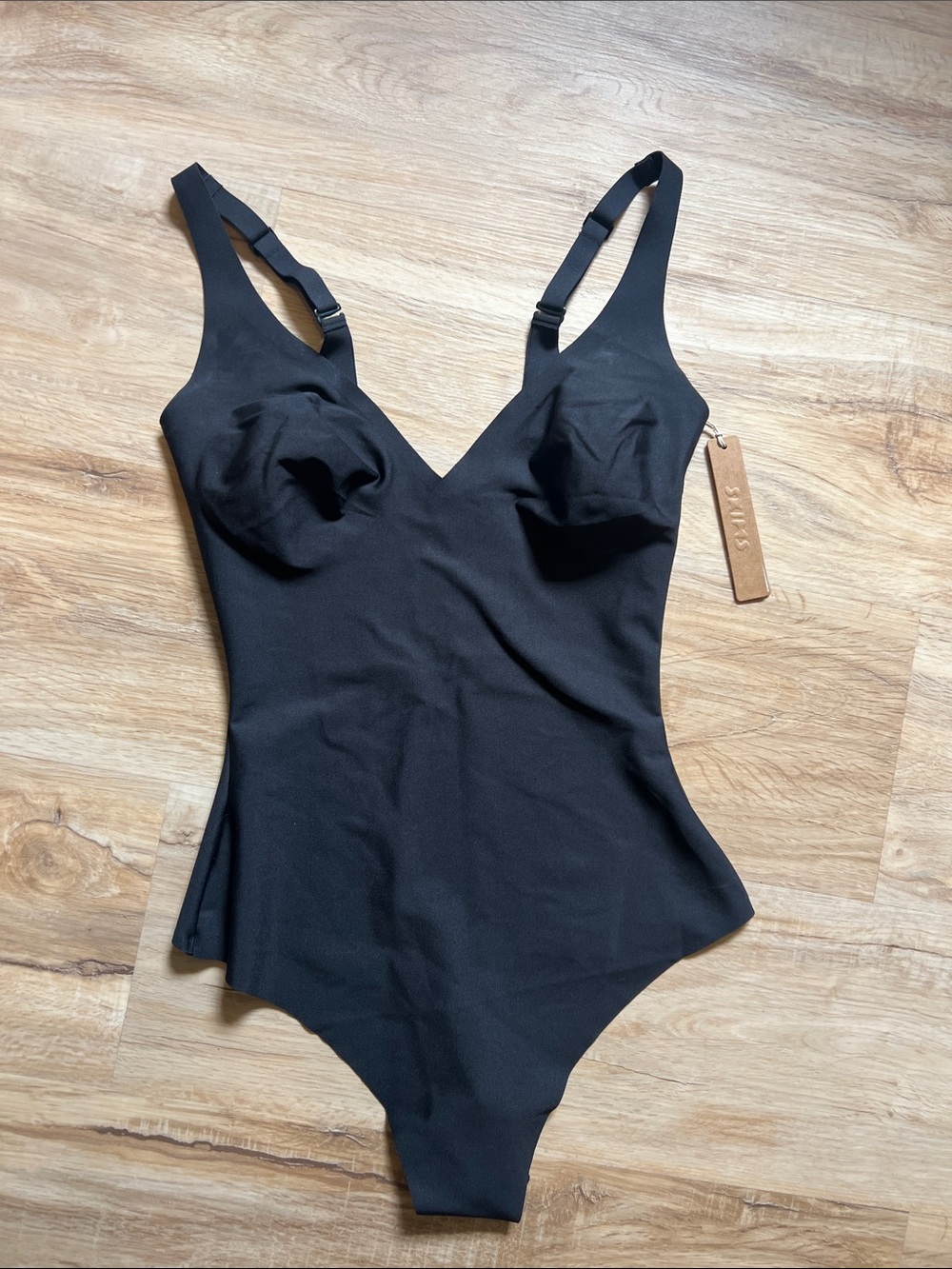 NWT Skims Body Plunge Thong Bodysuit Black Onyx Size Medium $88 Retail